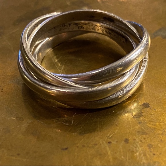 Jewelry - Interlocking Ring sz. 8